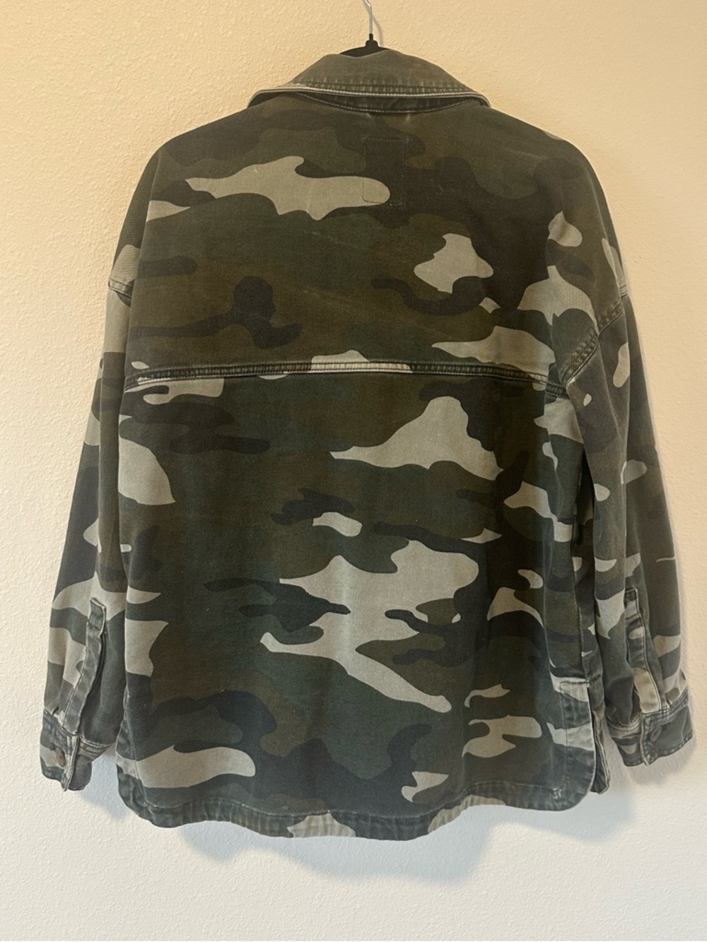 GAP Women’s Camouflage Denim Utility Jacket in Olive Camo - Picture 6 of 9